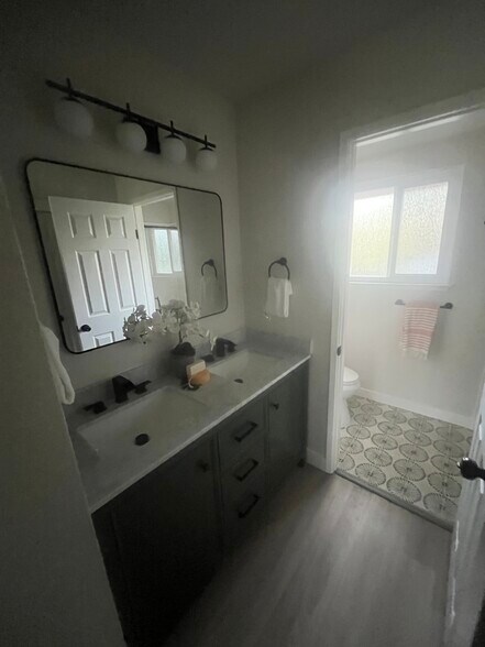 Building Photo - 483 Rinconada Ct