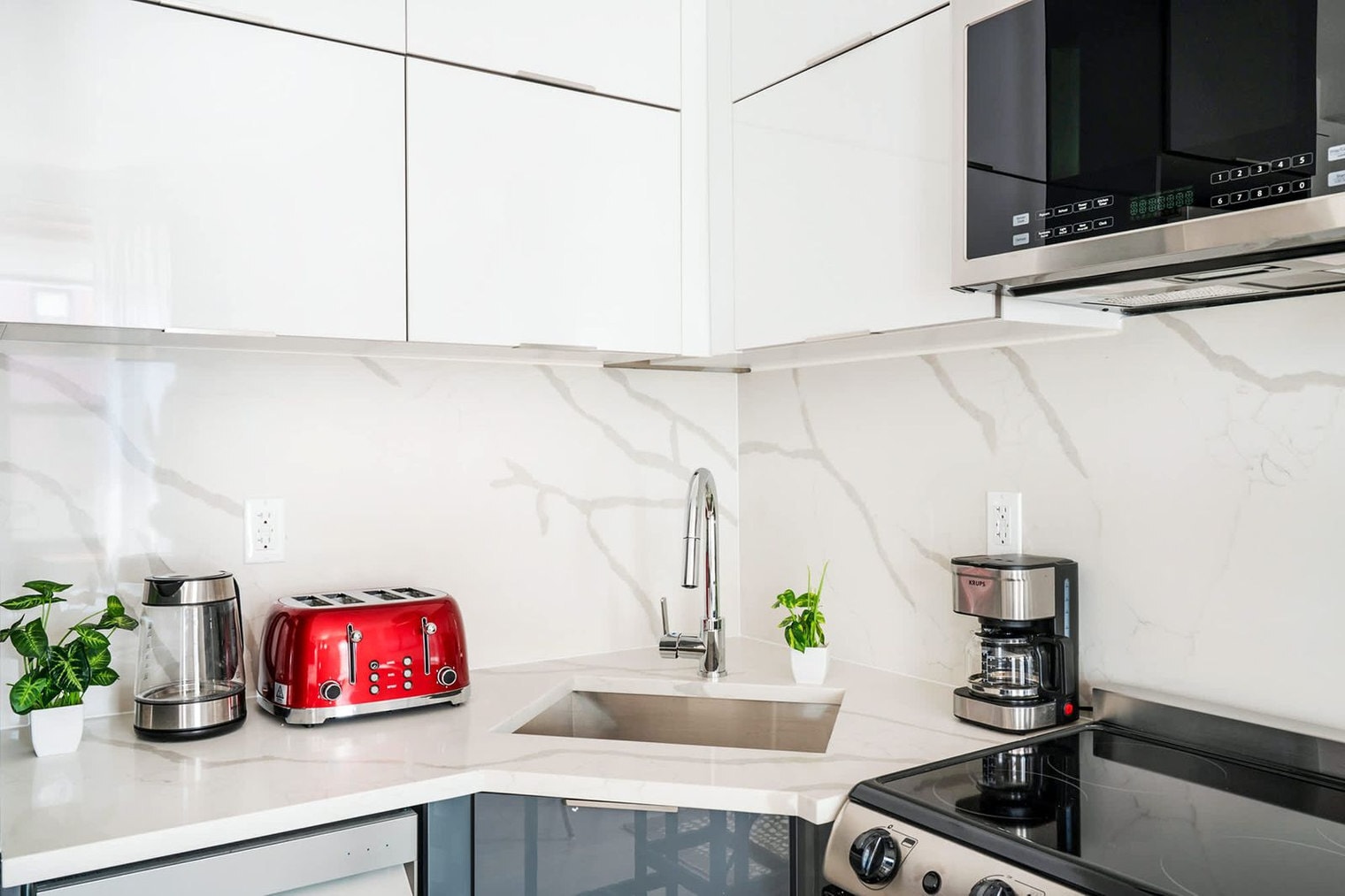 Building Photo - 319 E 14th St