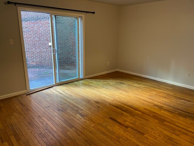 Building Photo - 944 New Market St