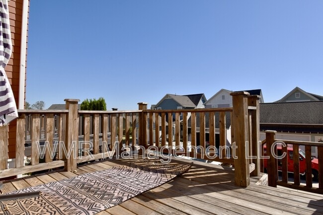Building Photo - 724 Waterscape Ct