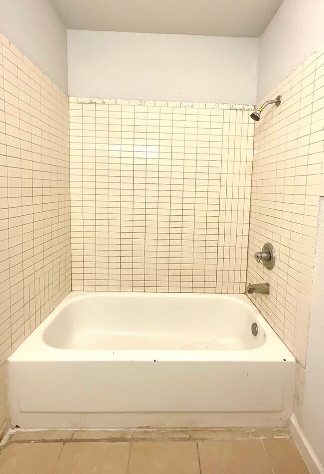 Building Photo - Lovely 3 Bedroom/ 2 Bath Home In Converse, TX!