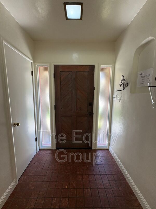 Building Photo - 1505 W Laurel Ave
