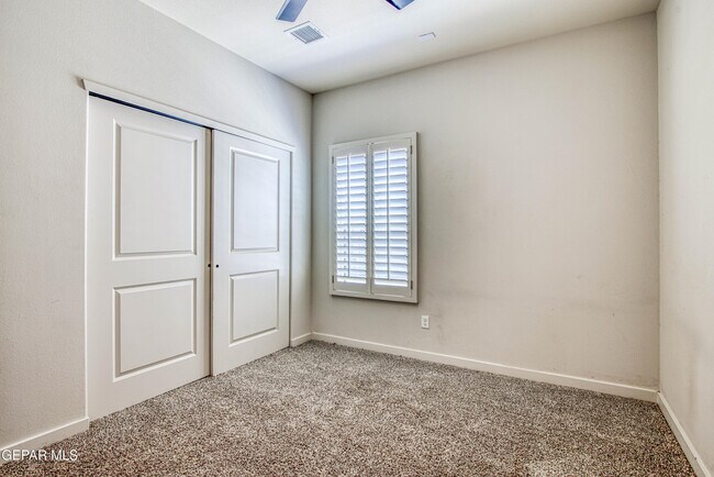 Building Photo - 805 Mormon Tea Dr