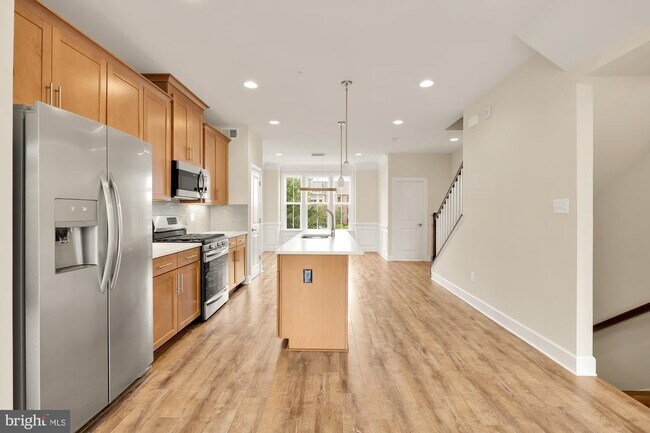 Building Photo - 4707 Van Buren St