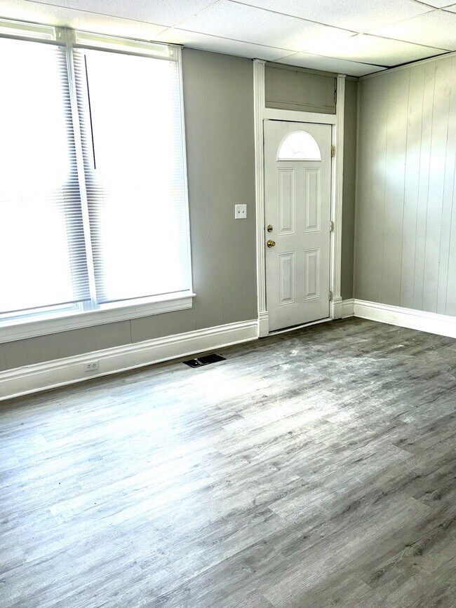 Building Photo - 2826 Saint Xavier St