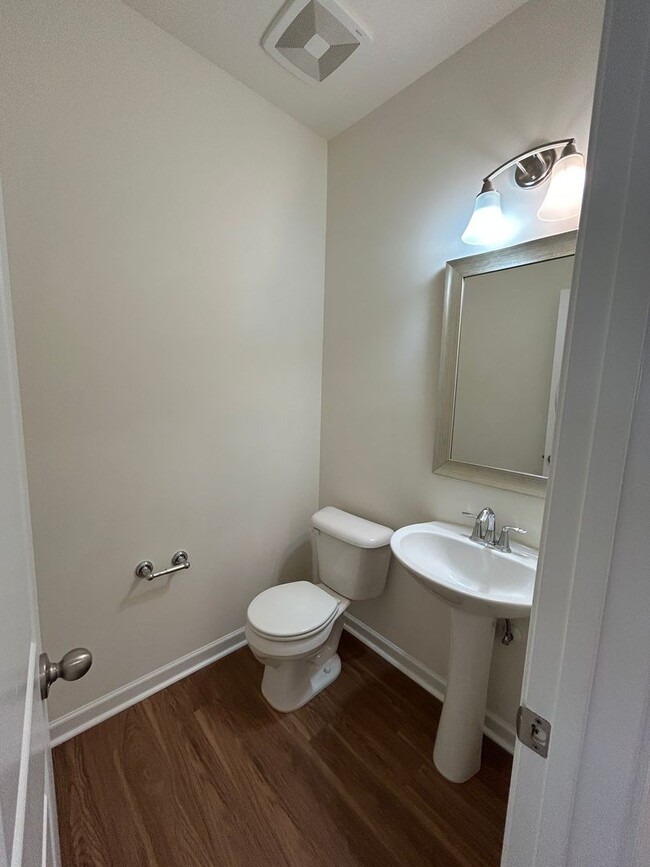 Building Photo - 1003 Excite Ave