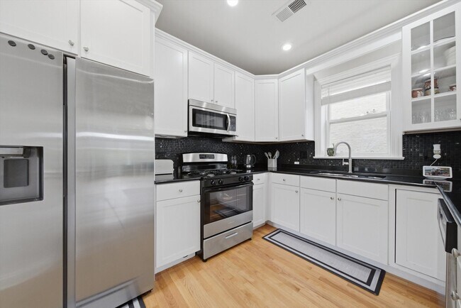 Building Photo - 5302 N Winthrop Ave