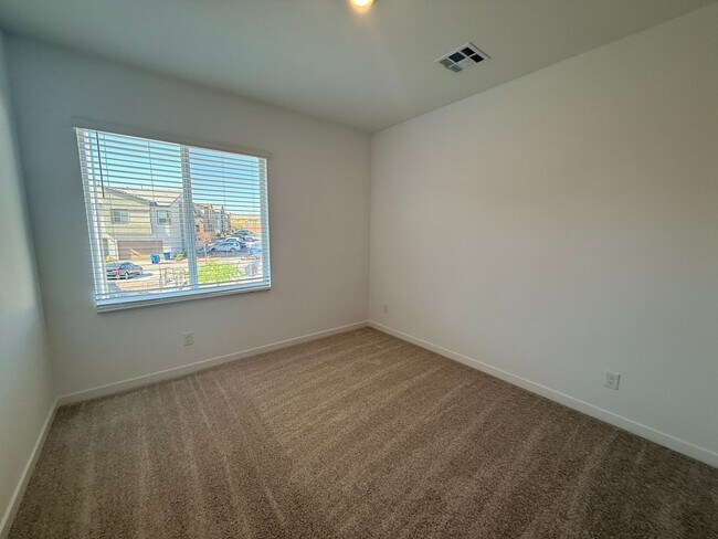Building Photo - Brand new, never-lived-in Lennar corner end-unit townhome offering exceptional natural light thro...