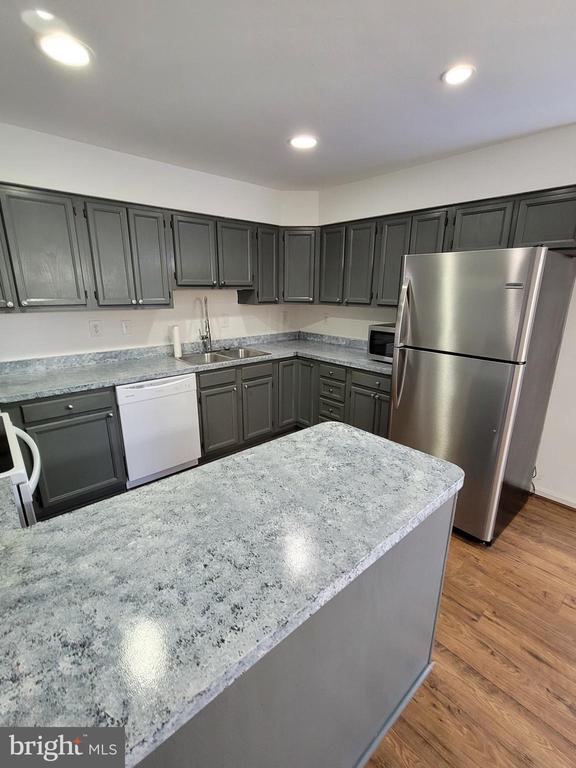 Building Photo - 233 Charleston Ct