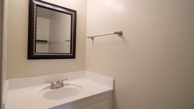 Building Photo - La Jolla 3BR/2.5BA Townhouse @ Eastbluff N...