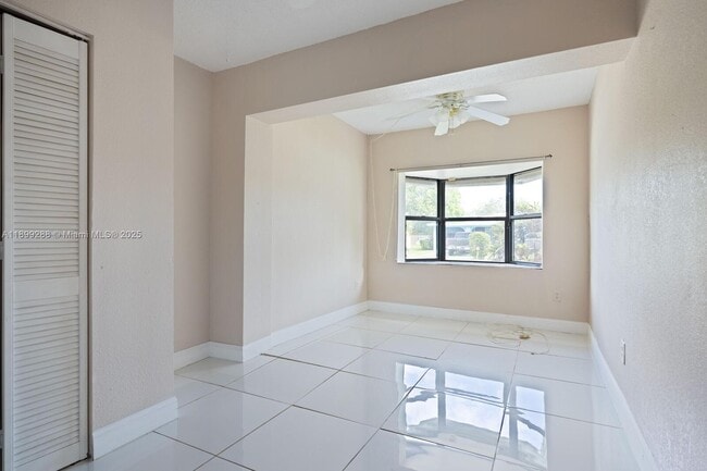 Building Photo - 14110 Van Buren St