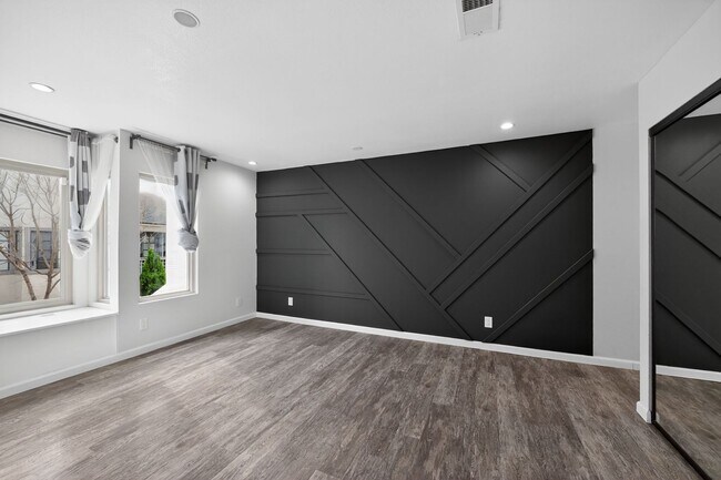 Building Photo - Santee 2 Bedroom 2 Bath Condo with Garage