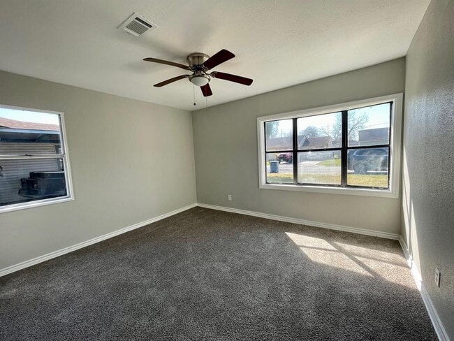 Building Photo - 1009 Longley St