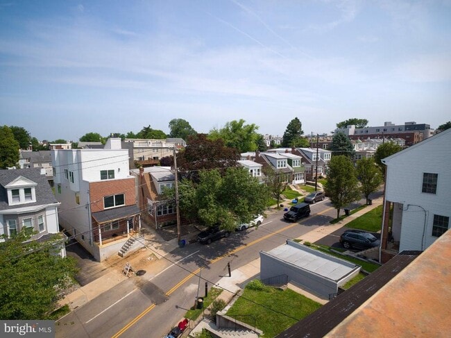 Building Photo - 303 Fountain St