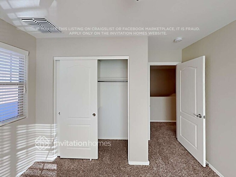 Building Photo - 2510 E Vermont Dr