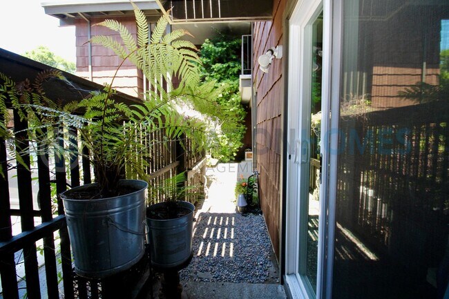 Building Photo - Waterfront Condo on Corte Madera Creek | Single-Level, Dock Access - FOUNDATION