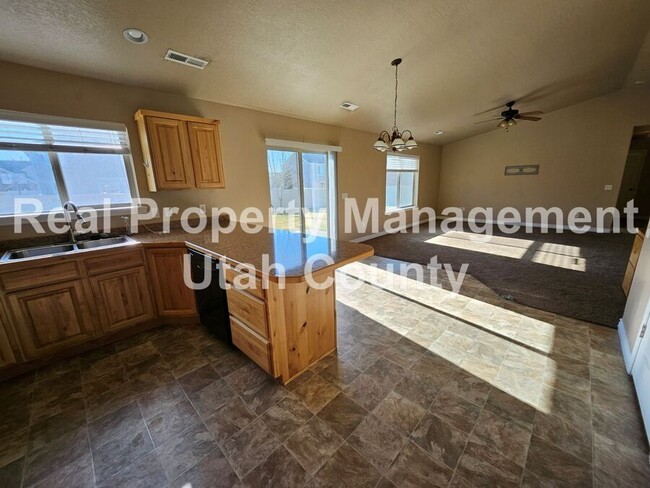 Building Photo - Short Term Lease With Option To Renew