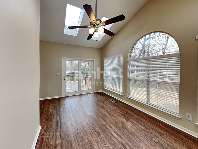 Building Photo - 4010 Logan Cir