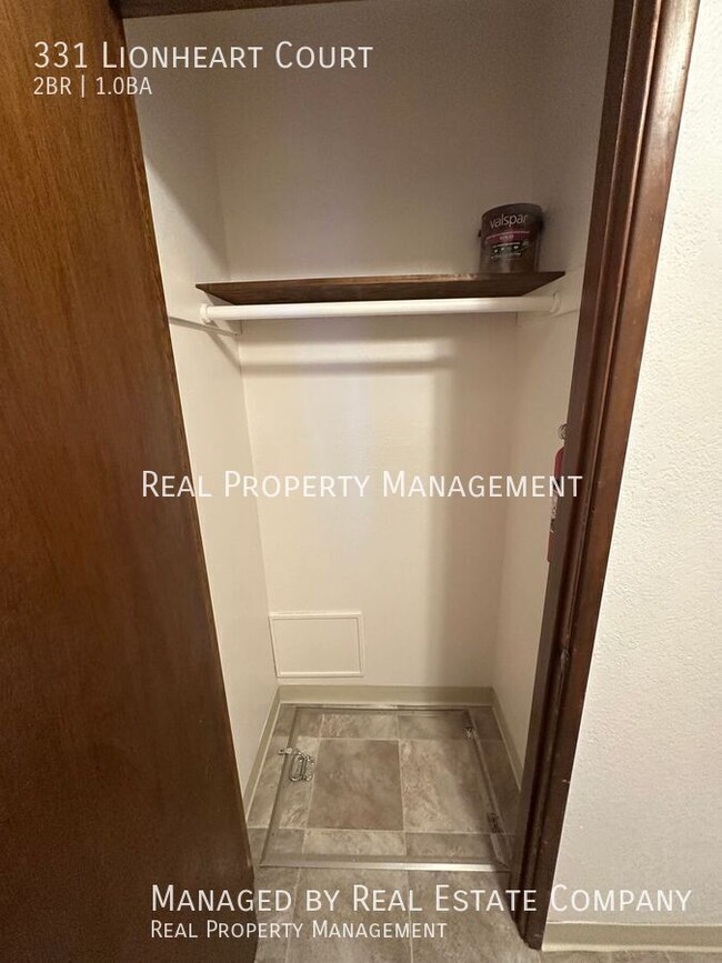 Building Photo - East Side 2 Bedroom/1 Bathroom unit W/ Car...