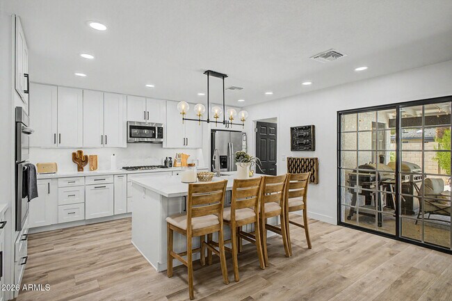 Building Photo - 5140 E Poinsettia Dr