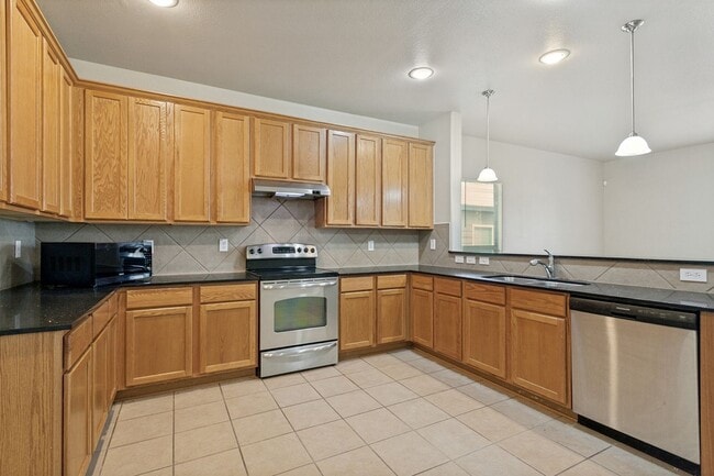 Building Photo - 6707 Buckhorn Cliff