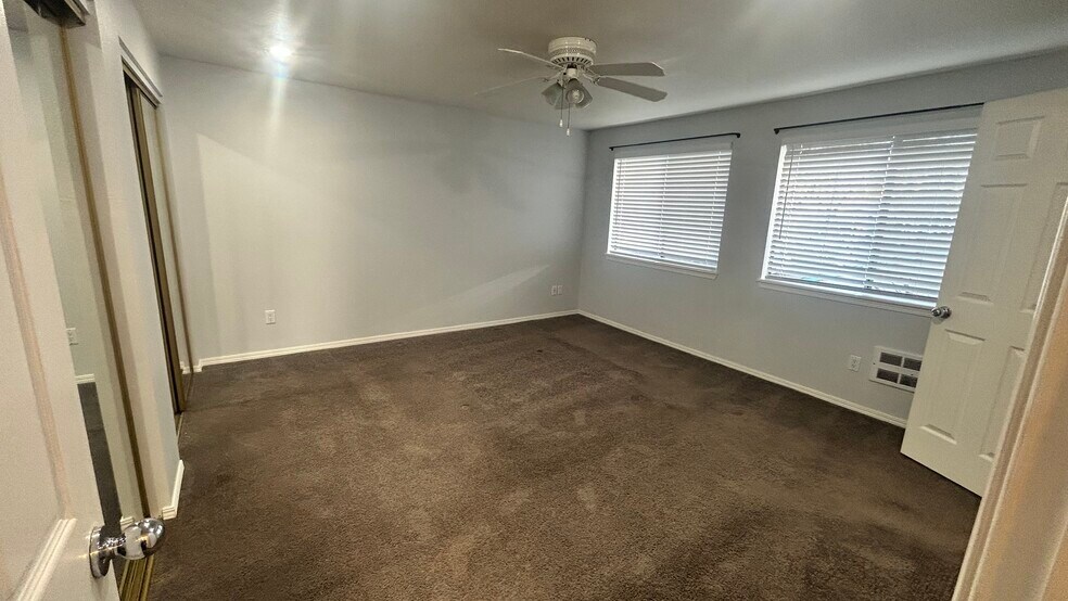 Building Photo - 28430 16th Ave S