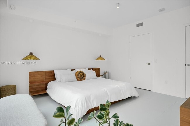 Building Photo - 1080 Brickell Ave