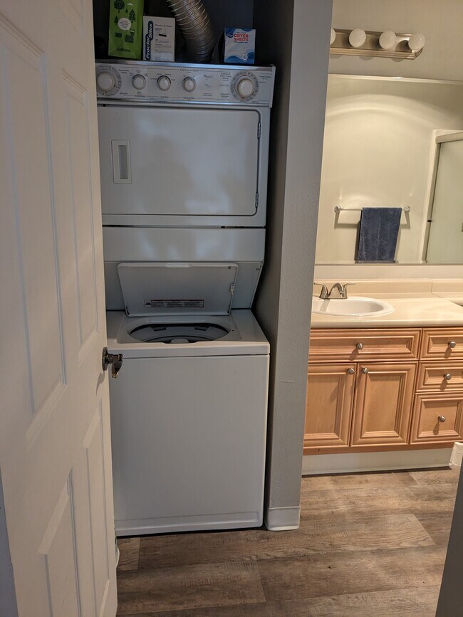 Building Photo - 233 St Helens Ave