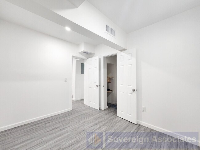 Building Photo - 112 Nagle Ave