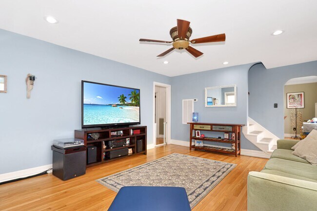 Building Photo - Beautiful Waterview Home on Chesapeake Ave. Contact Victoria Jenkins at (757) 525-7157 for more i...