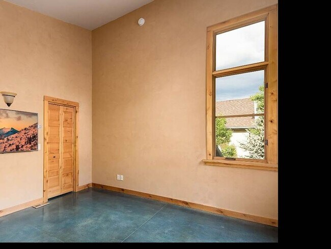 Building Photo - Rare beauty and the essence of Bozeman