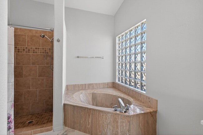 Building Photo - 3824 Plaza De La Yerba
