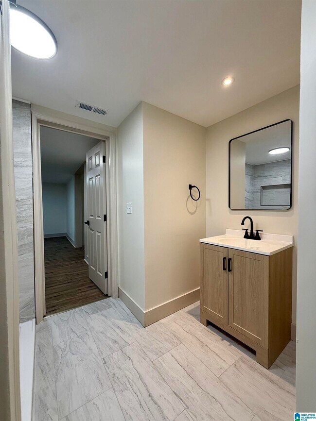 Building Photo - 1458 Hueytown Rd