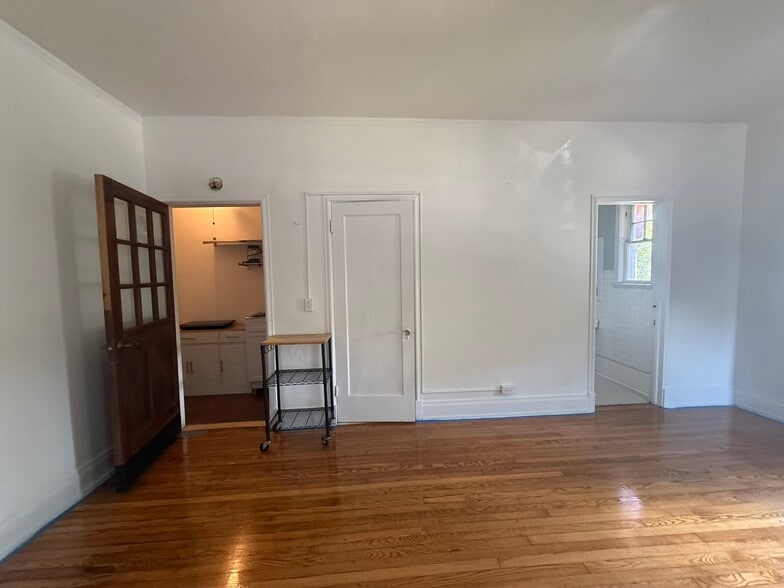 Building Photo - 4514 NE 1st Ave