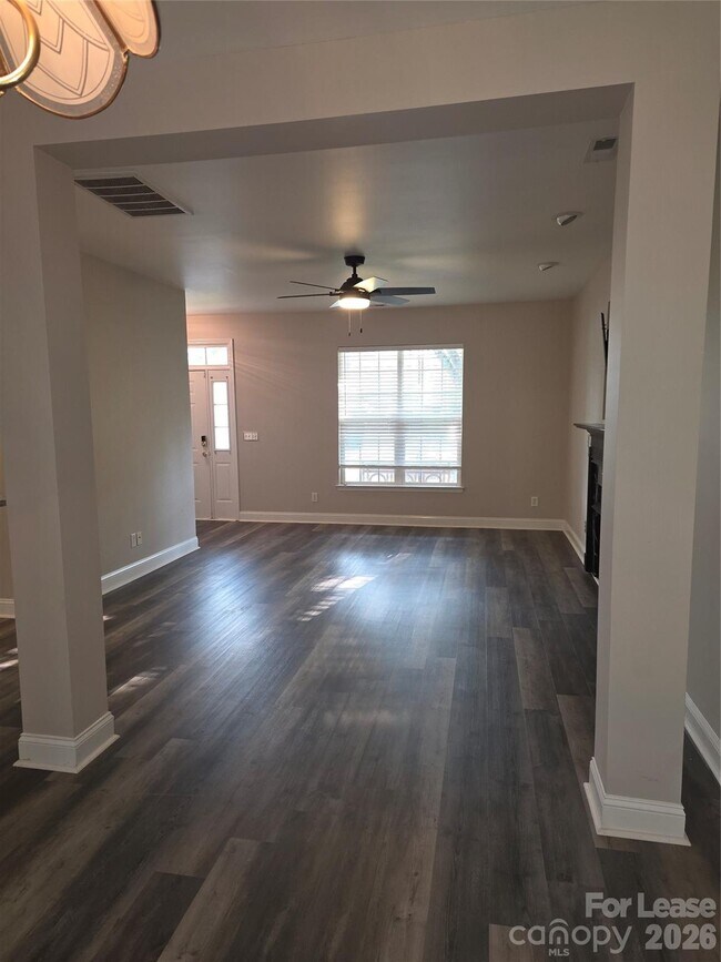 Building Photo - 935 Woodington Ln