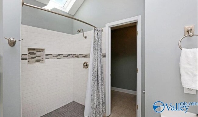 Building Photo - 129 Cannes Dr SE