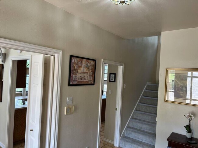 Building Photo - 501 Westbrook Dr