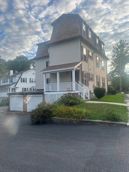 Building Photo - 37 Oak St