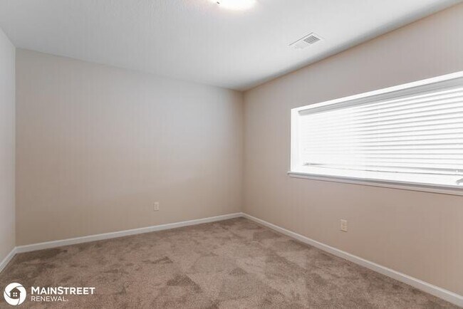 Building Photo - 419 Sunflower Dr, Raymore, MO 64083