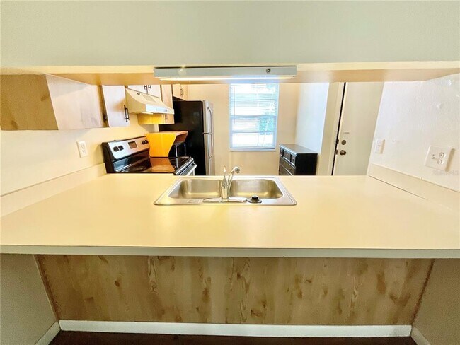 Building Photo - 6401 Drexel Dr