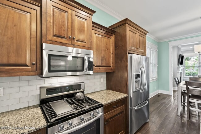 Building Photo - 10910 Kings Crown Dr