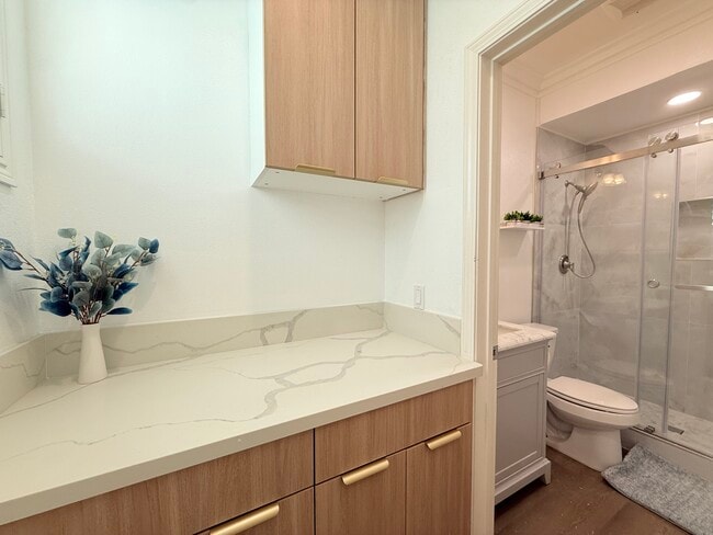 Building Photo - 16004 Cascade Dr