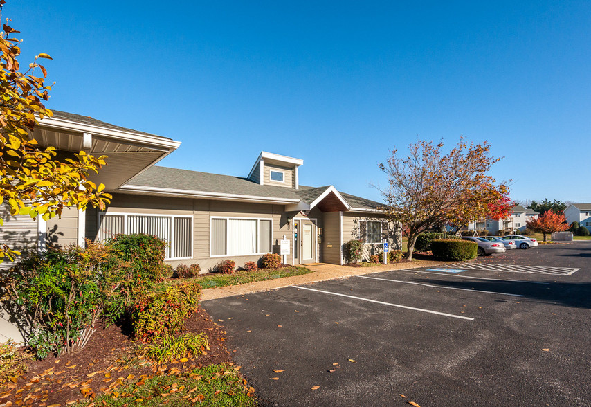 Primary Photo - Longview Oaks Apartments