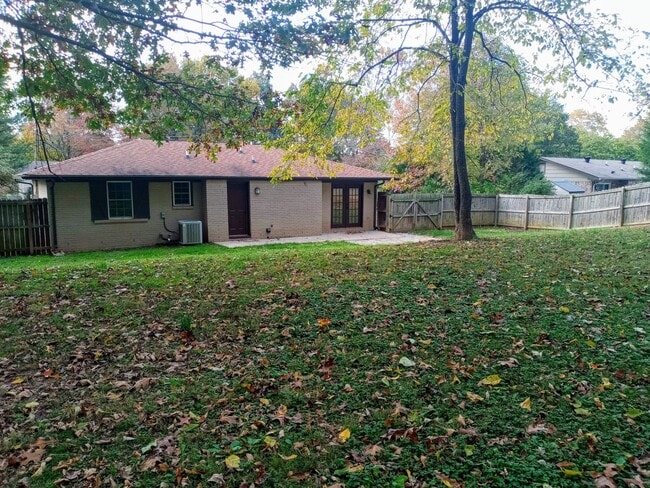 Building Photo - 407 Roselawn Dr
