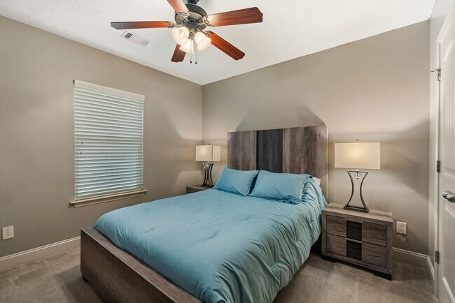 Building Photo - 3 Bedroom, 2 Bath, 1826 Heated Sq Ft Home ...