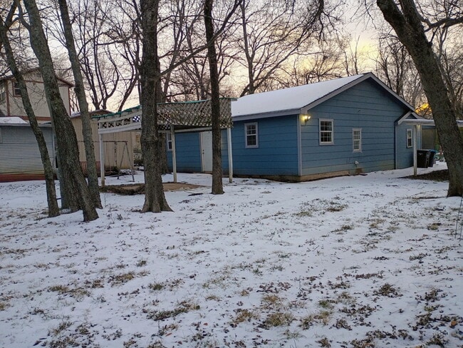 Building Photo - 609 Fay Blvd