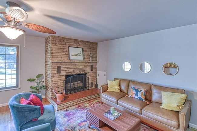 Building Photo - 1221 Cruce St