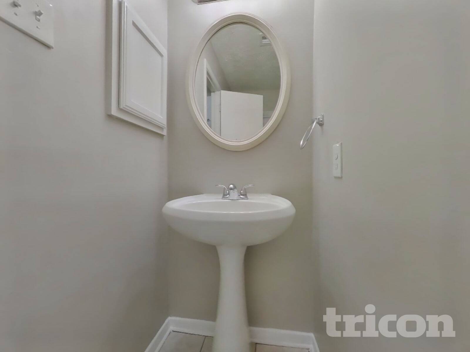 Building Photo - 2802 N Spring Dr