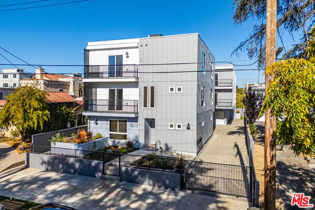 Building Photo - 10801 Kling St