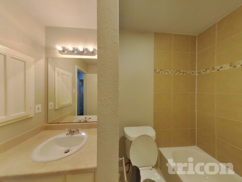 Building Photo - 708 Wedgegate Dr